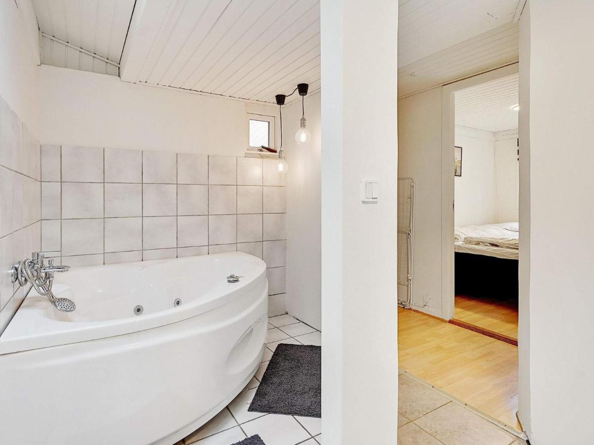 8 Person Holiday Home In R M Kongsmark Exteriör bild